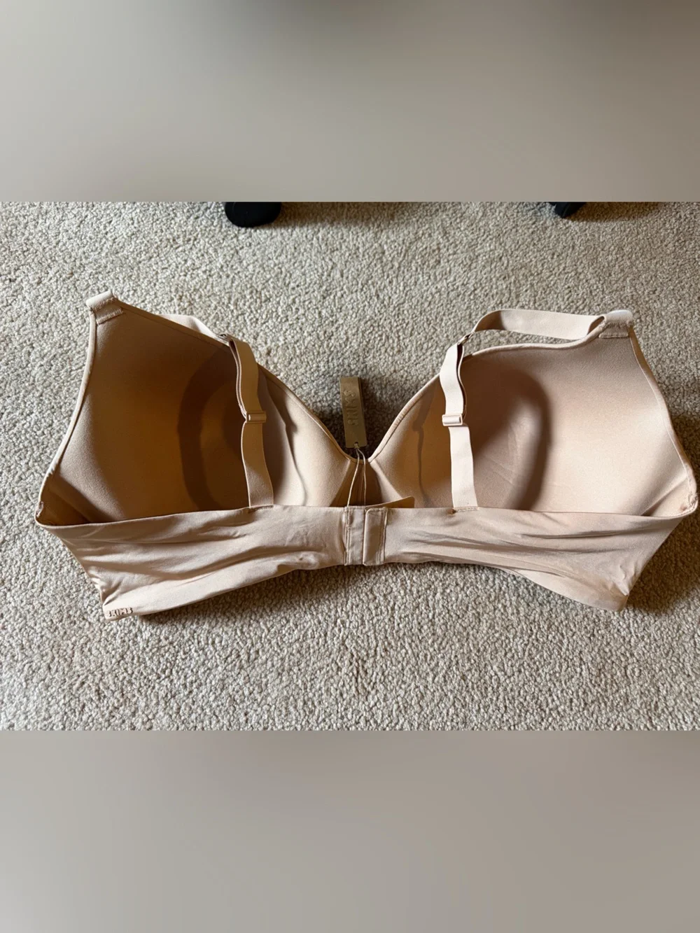 SKIMS Smooth Nude Wireless T-Shirt Bra - Clay - Picture 2 of 4